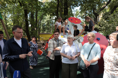 Slusar will meet people