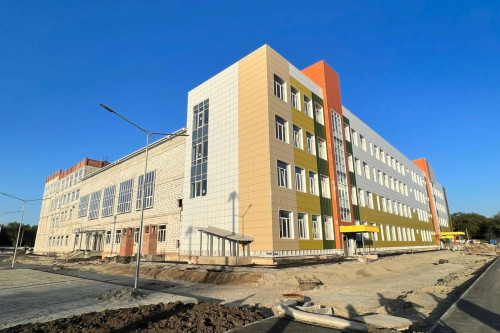 New school in Azov1