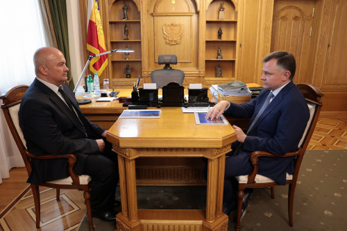 Slusar met badaev