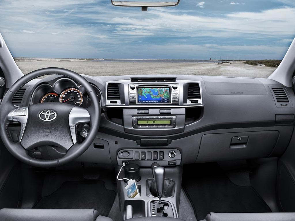 Toyota Hilux 2012 int 1