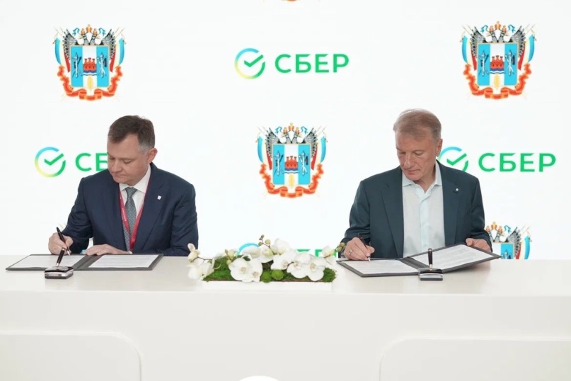 Греф и Слюсарь фото пресс службы Сбера 2